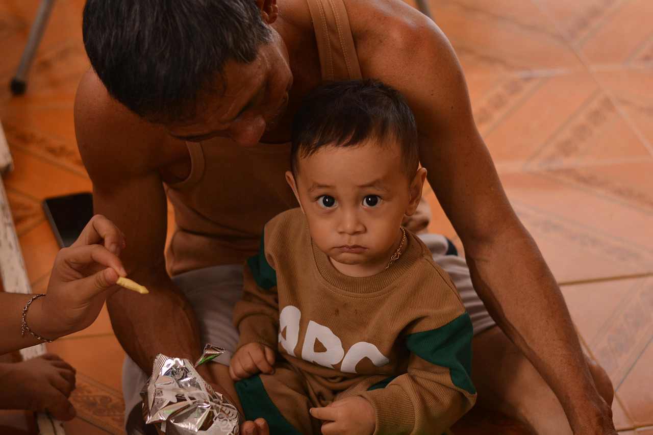 Imagem promocional do dorama além do mal dando foco aos dois protagonistas